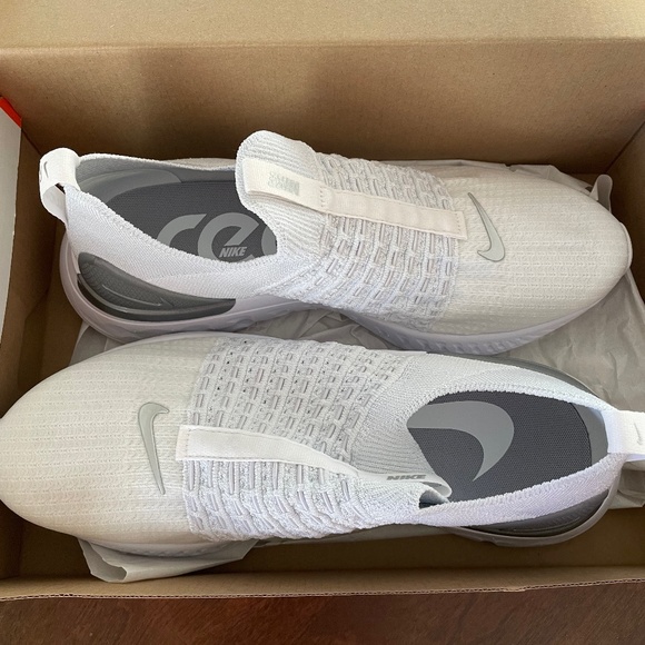 Nike Shoes - Nike React Phantom Run Flyknit 2 Sneakers